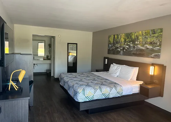 Clarion Pointe